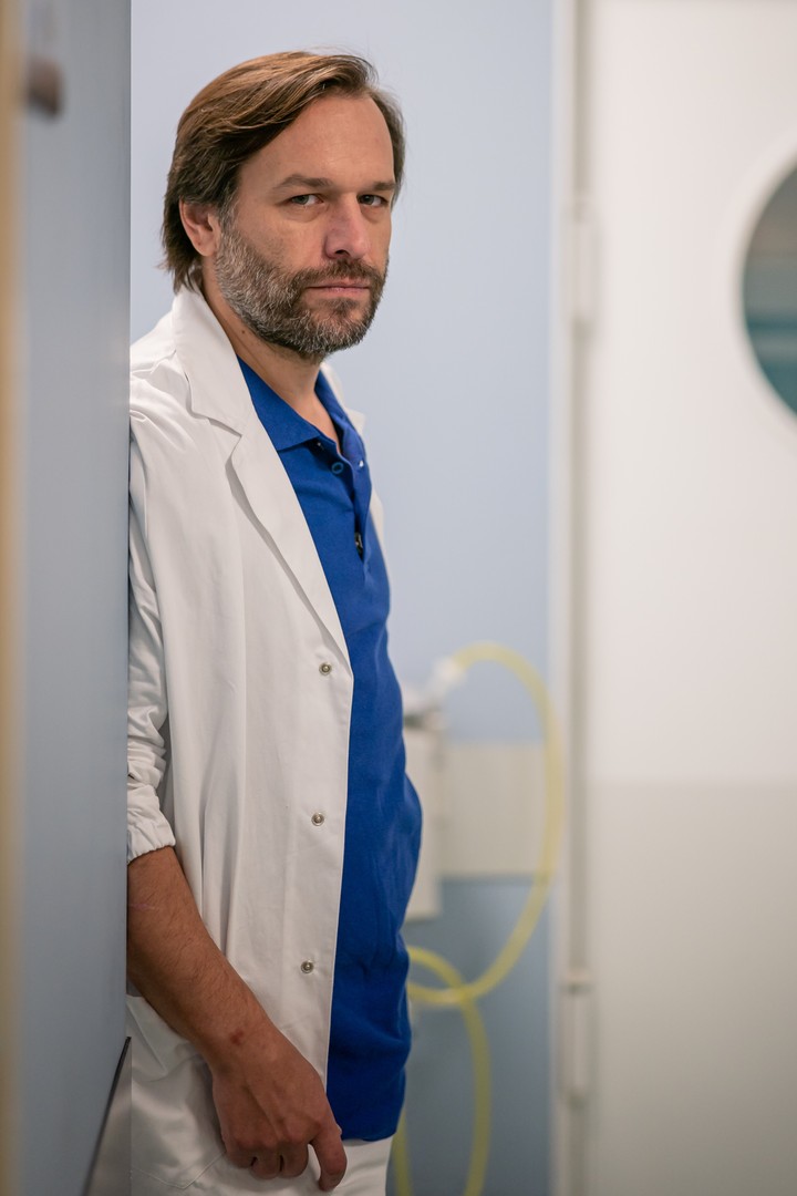 Nemocnica - Kamil Mikulčík - MUDr. Erik Polák 